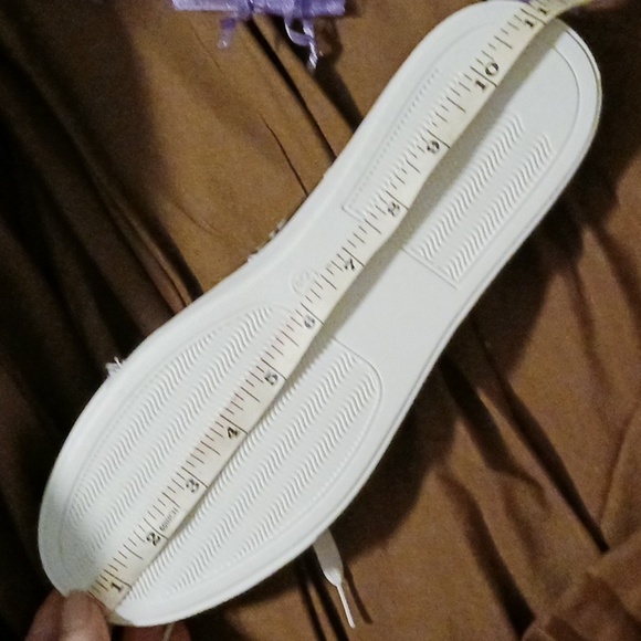 Skull & Crossbones Design Sneakers - Picture 14 of 16